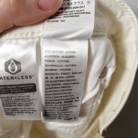 NWT LEVI'S White Distressed Shorties Jean Shorts - Picture 9 of 9